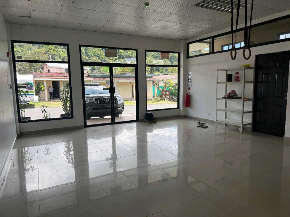 ALQUILER DE LOCAL COMERCIAL EN EL CORAZON DE BOQUETE - 3