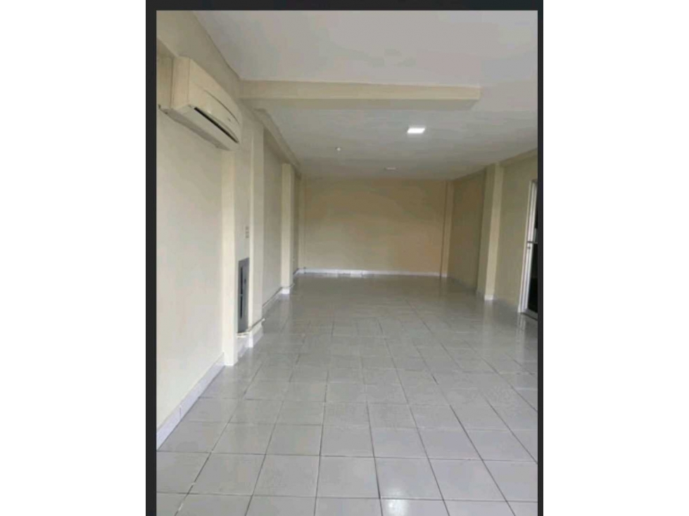 ALQUILER DE LOCAL COMERCIAL EN DAVID CON OFICINA Y A/C