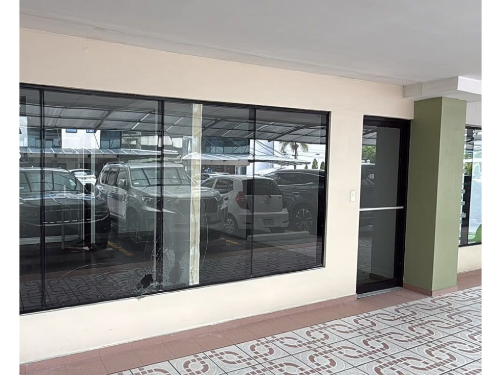 Alquiler de local Planta Baja & Esquina | Royal Center, Marbella