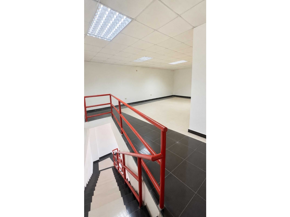 ALQUILER DE LOCAL COMERCIAL EN DAVID CON MEZAMINE