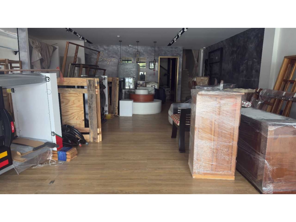 ALQUILER DE LOCAL COMERCIAL EN PLAZA 198 METROS - 2