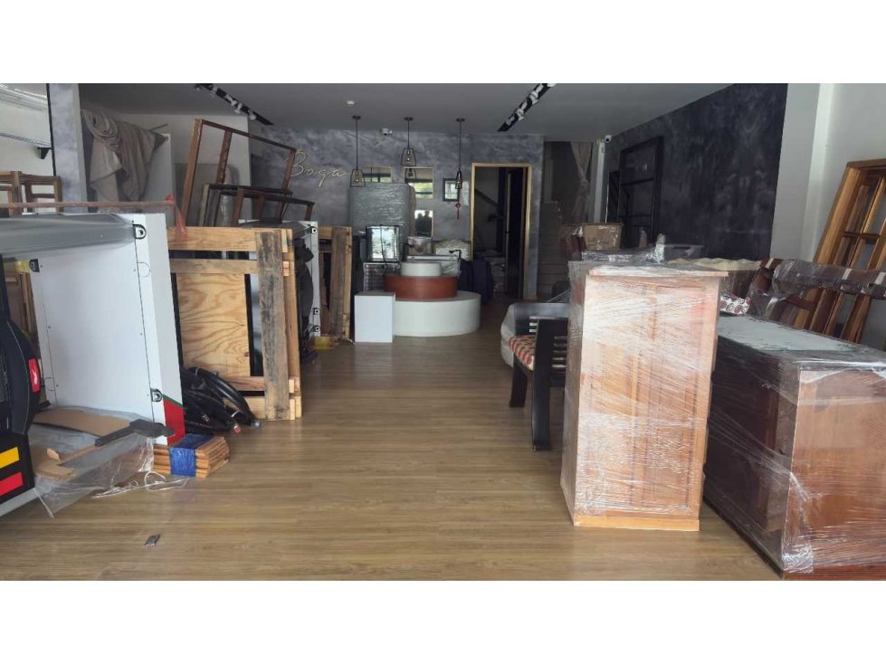 ALQUILER DE LOCAL COMERCIAL EN PLAZA 198 METROS - 3