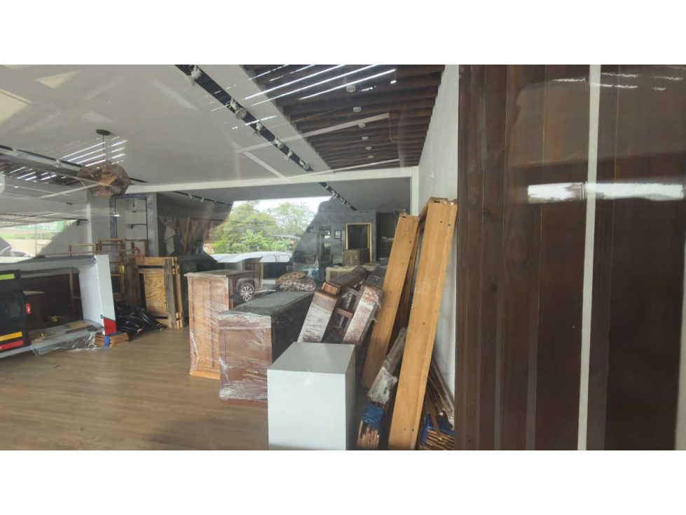 ALQUILER DE LOCAL COMERCIAL EN PLAZA 198 METROS - 4