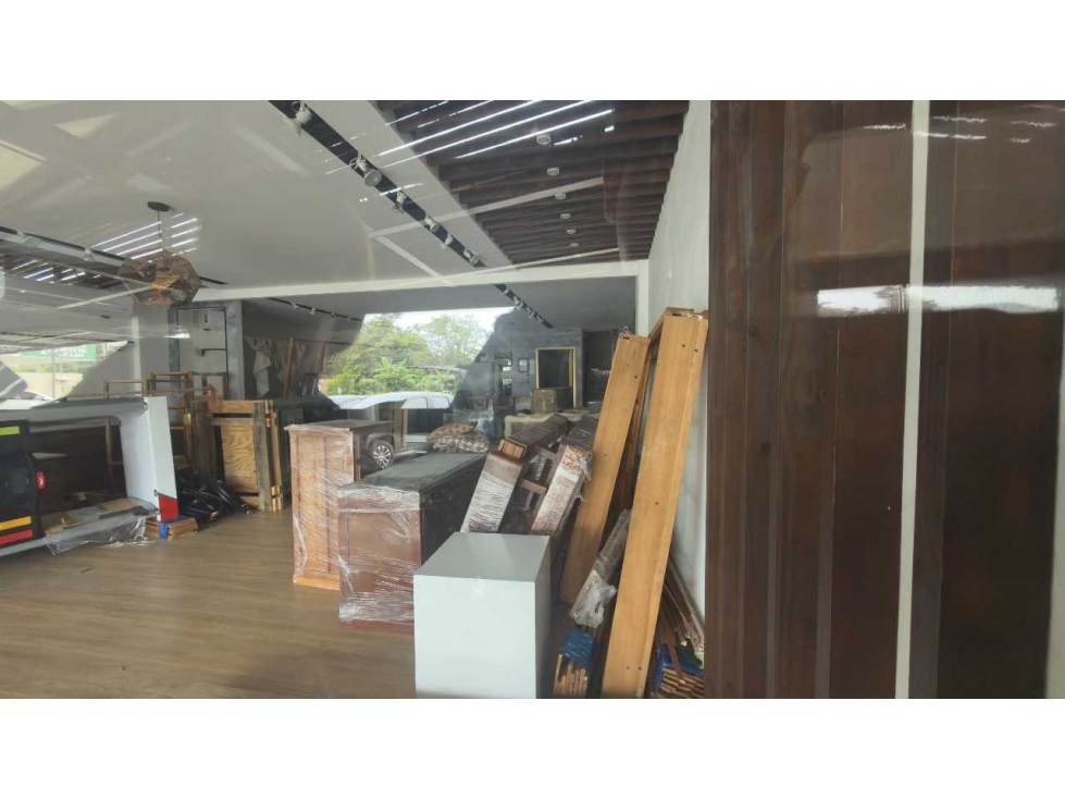 ALQUILER DE LOCAL COMERCIAL EN PLAZA 198 METROS - 5