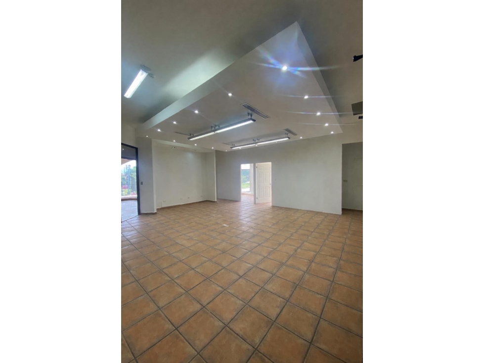 ALQUILER DE LOCAL COMERCIAL EN PLAZA ALBROOK 149M2 JP — foto 3