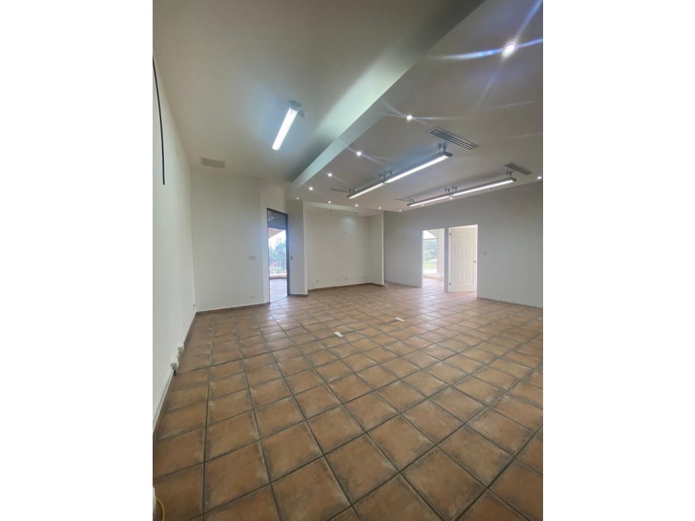 ALQUILER DE LOCAL COMERCIAL EN PLAZA ALBROOK 149M2 JP — foto 4
