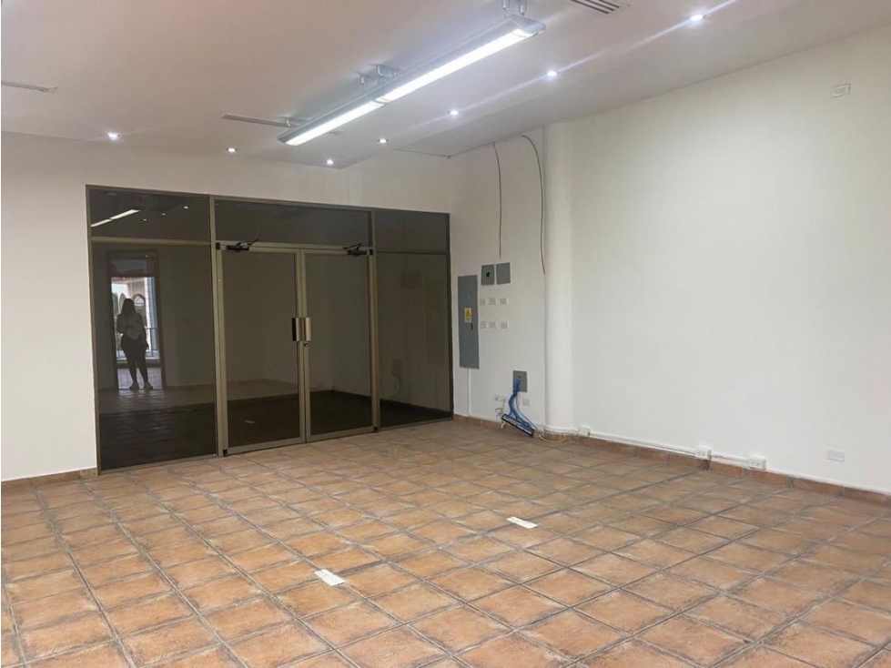 ALQUILER DE LOCAL COMERCIAL EN PLAZA ALBROOK 149M2 JP — foto 6
