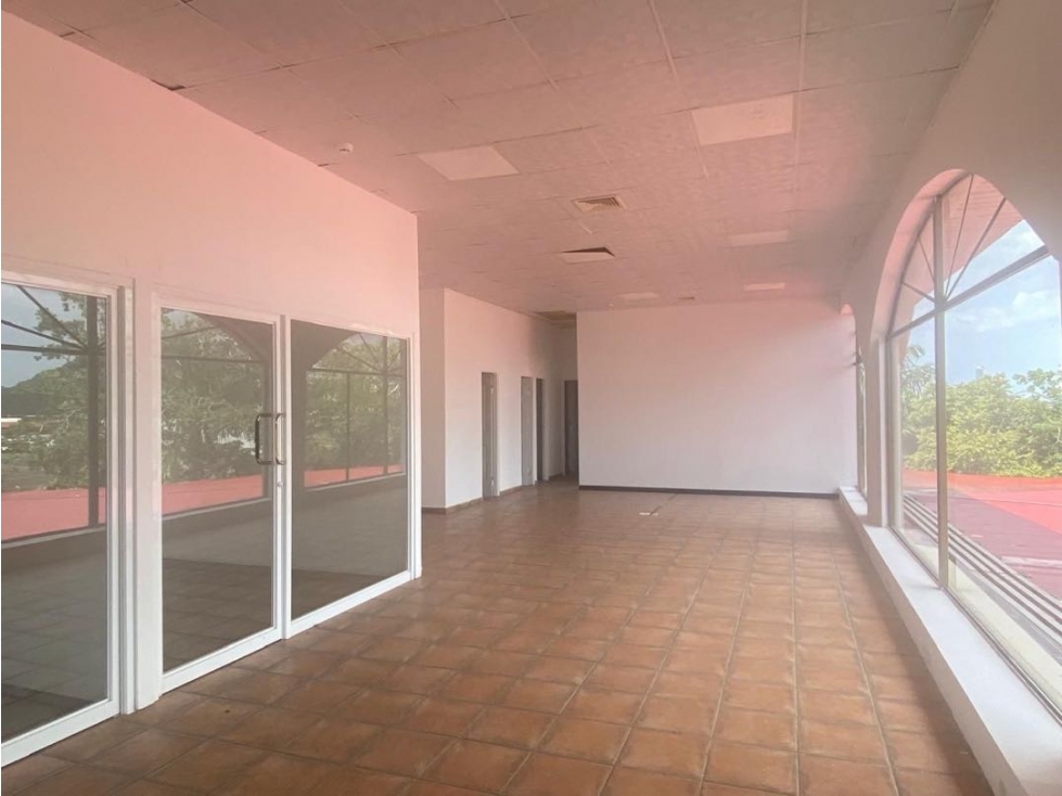 ALQUILER DE LOCAL COMERCIAL EN PLAZA ALBROOK 171M2 JP — foto 2