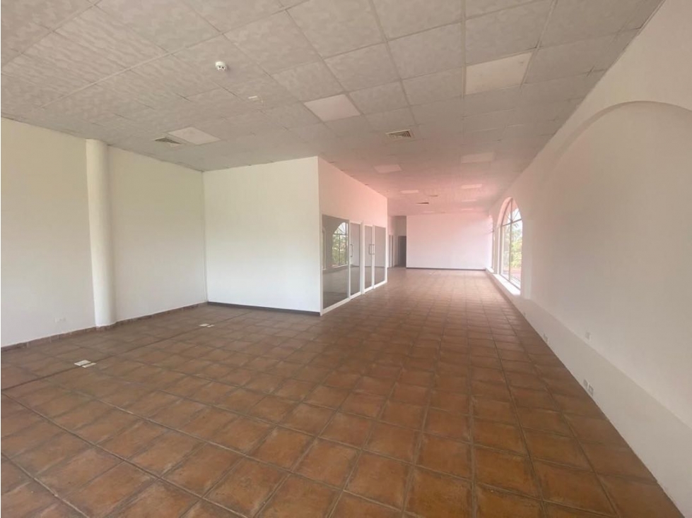 ALQUILER DE LOCAL COMERCIAL EN PLAZA ALBROOK 171M2 JP — foto 3