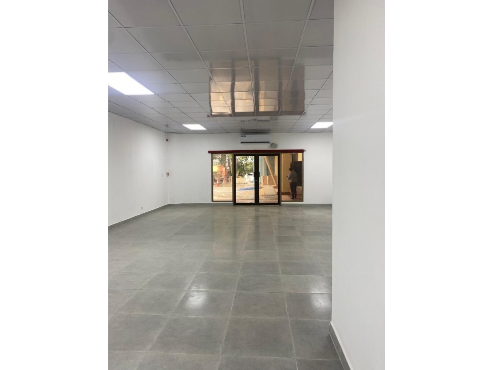 ALQUILER DE LOCAL COMERCIAL EN PLAZA ALBROOK 194M2 JP — foto 2