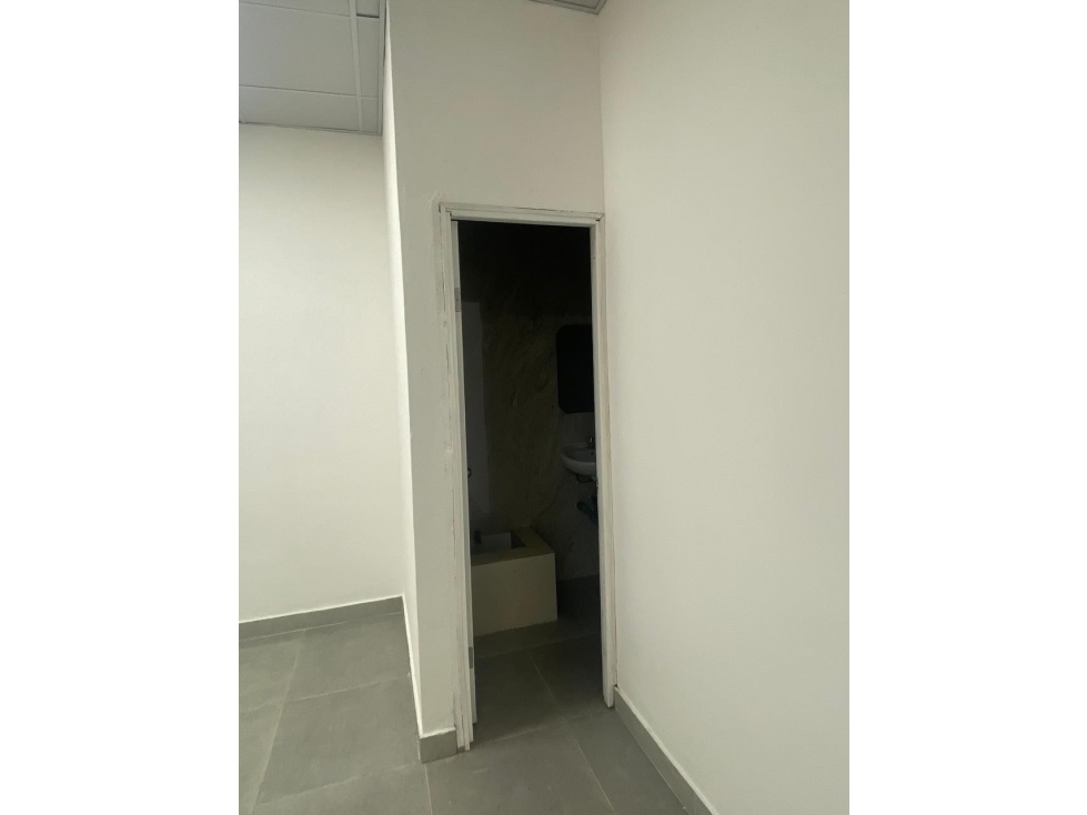 ALQUILER DE LOCAL COMERCIAL EN PLAZA ALBROOK 194M2 JP — foto 6