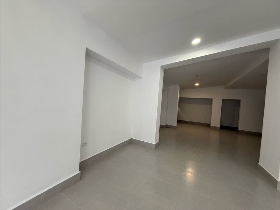 ALQUILER DE LOCAL COMERCIAL CALLE 50 PLAZA KORONI — foto 5