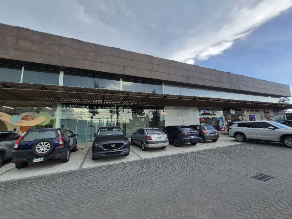 Alquiler de local de 398 mts en Llano Bonito/ Plaza Del Este Center