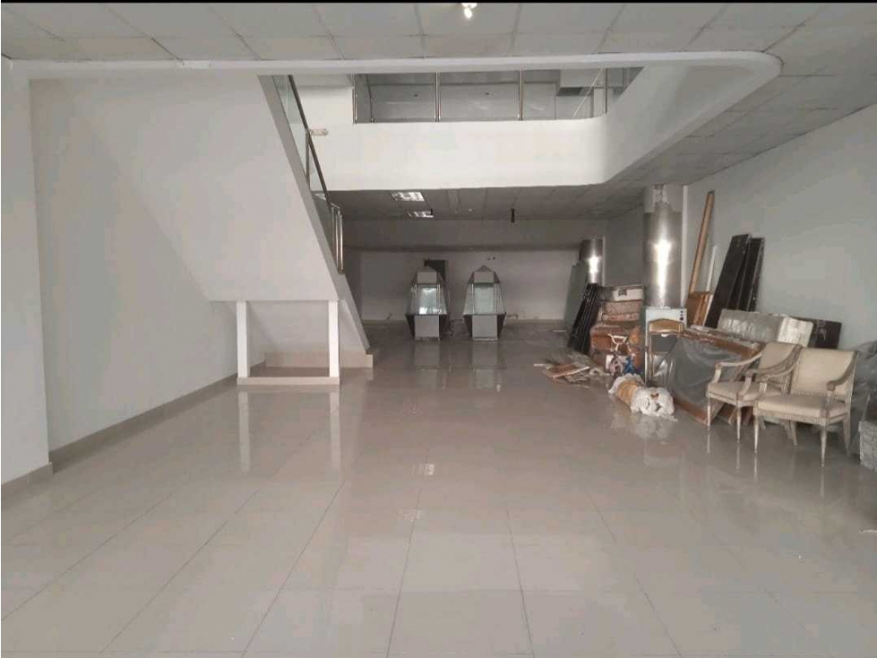 ALQUILER DE LOCAL DOS PLANTAS DE 710M2 EN VIA ESPAÑA NEGOCIABLE - 1