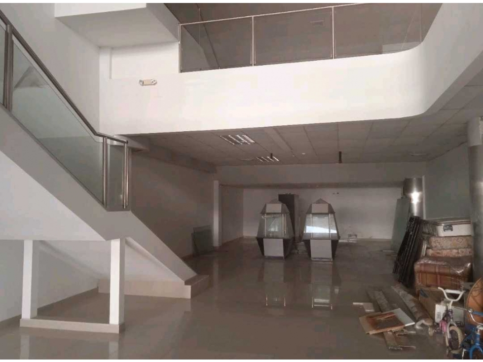 ALQUILER DE LOCAL DOS PLANTAS DE 710M2 EN VIA ESPAÑA NEGOCIABLE - 4