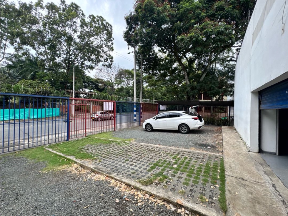 Alquiler de Local Esquinero sobre la Av 2 Norte Vipasa - 1