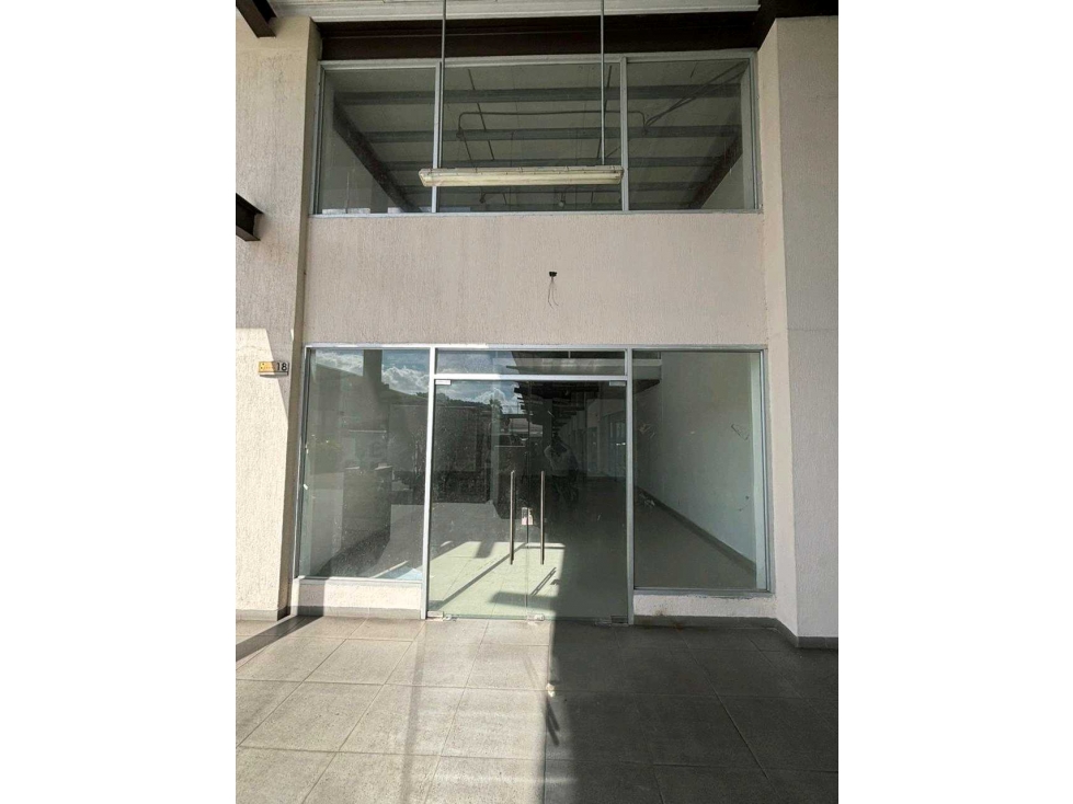 ALQUILER DE LOCAL + MEZZANINE EN MILLA 8 DE 141MTS2