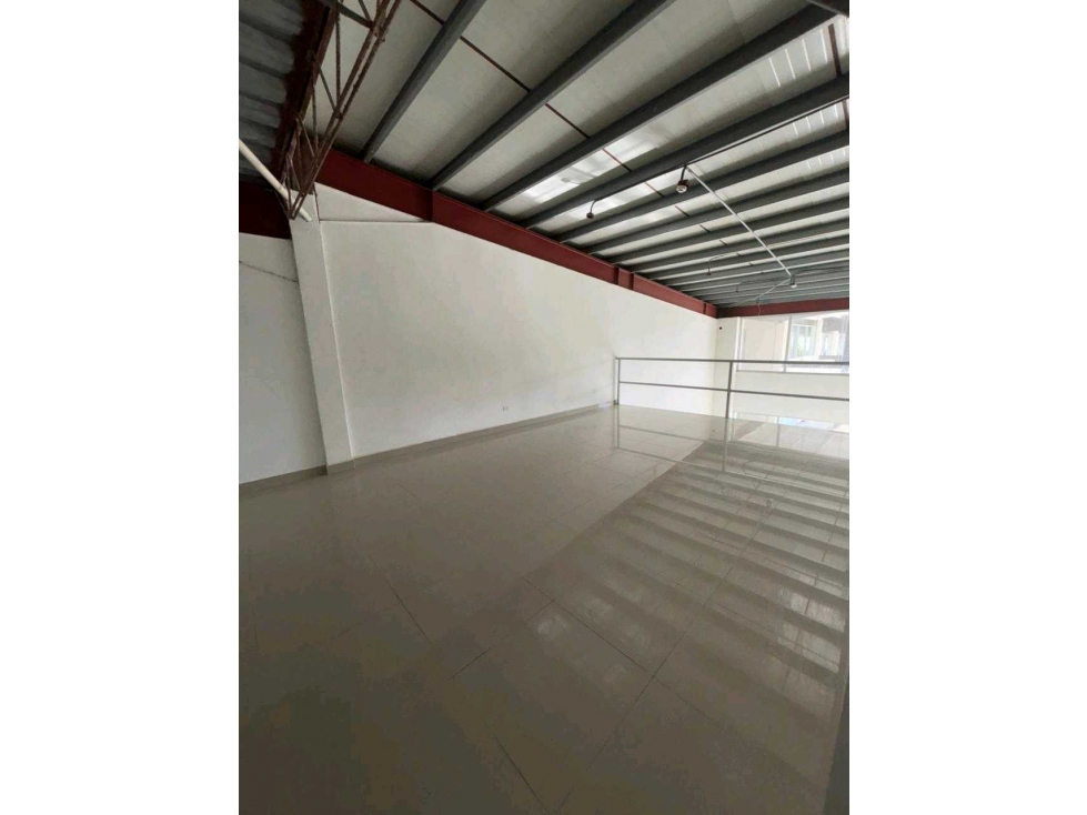 ALQUILER DE LOCAL + MEZZANINE EN MILLA 8 DE 141MTS2 — foto 4