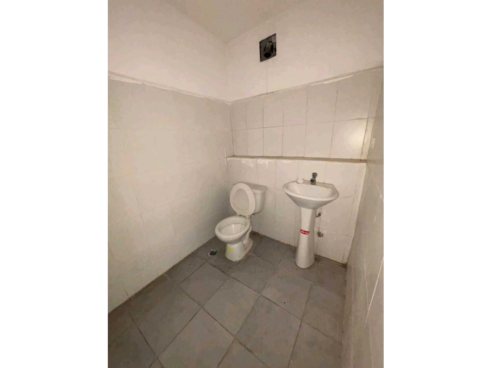 ALQUILER DE LOCAL + MEZZANINE EN MILLA 8 DE 141MTS2 — foto 6