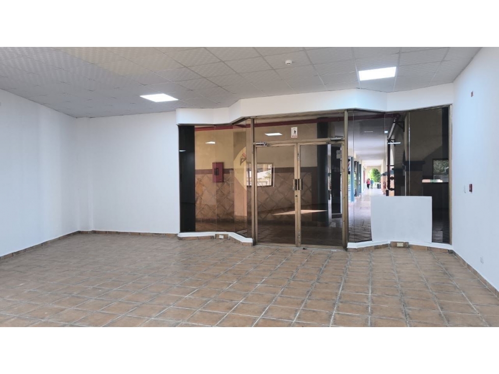 ALQUILER DE LOCAL COMERCIAL EN PLAZA ALBROOK 99M2 JP