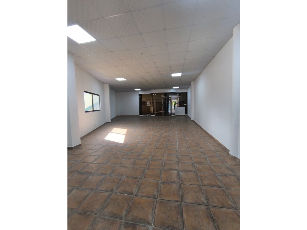 ALQUILER DE LOCAL COMERCIAL EN PLAZA ALBROOK 99M2 JP — foto 2