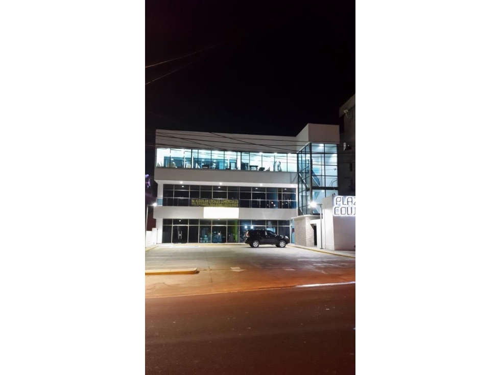 ALQUILER DE LOCALES COMERCIAL PLAZA COWES BELLA VISTA 100 Y 200 M2 JP - 3