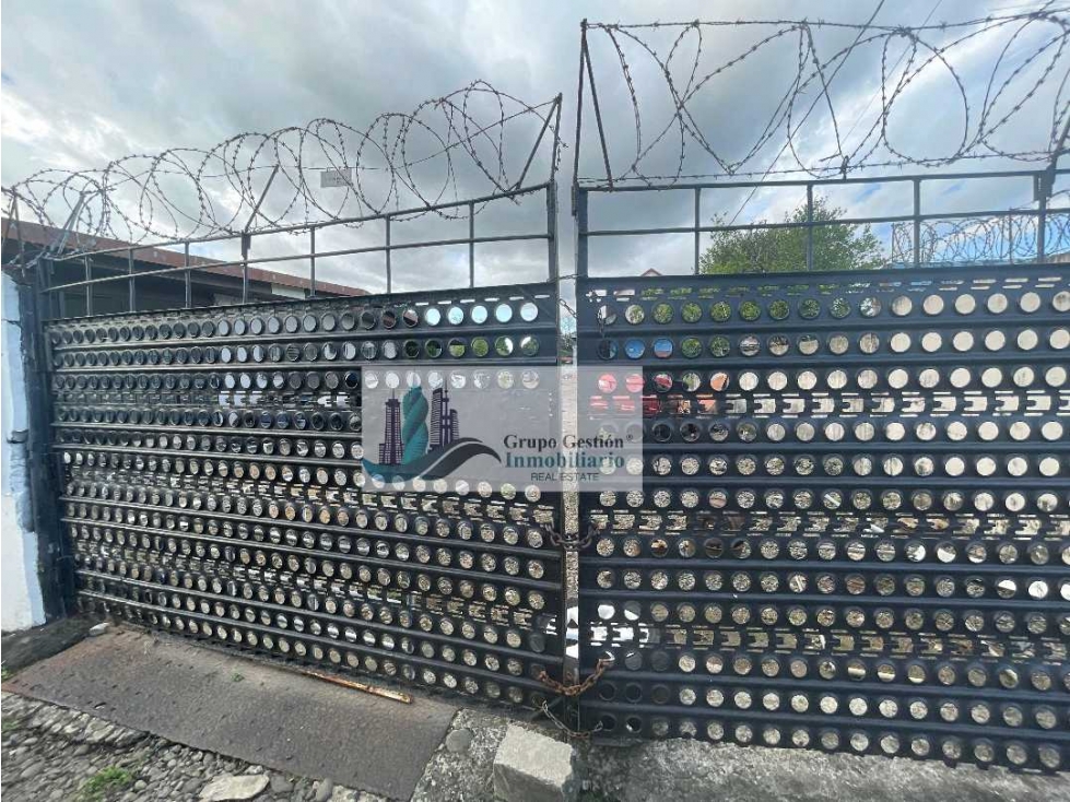 ALQUILER DE LOTE COMERCIALPARA TALLER O LO QUE OCUPE CON OFICINAS - 1