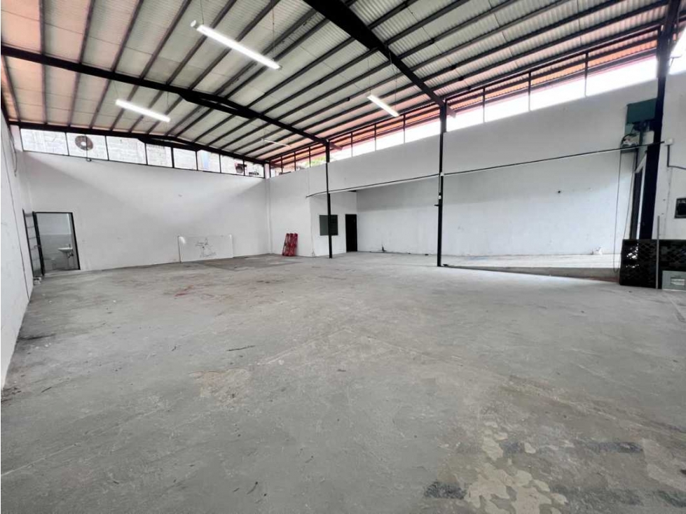 Alquiler de Ofibodega de 450 mts en Parque Lefevre - 1