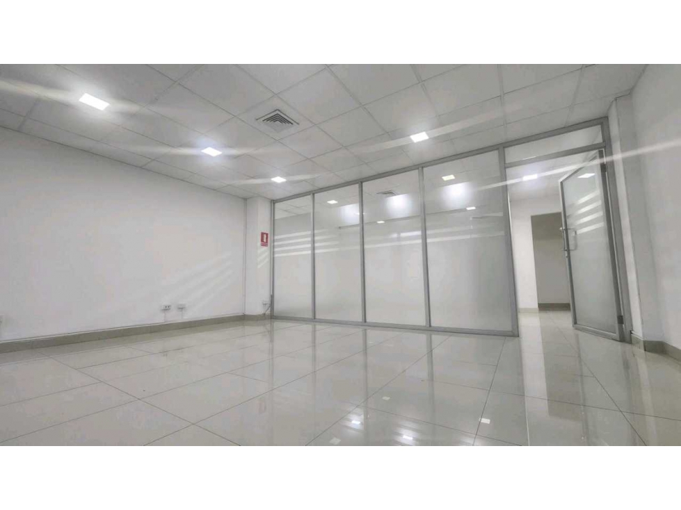 ALQUILER DE OFICINA AMOBLADA EN OBARRIO 60m