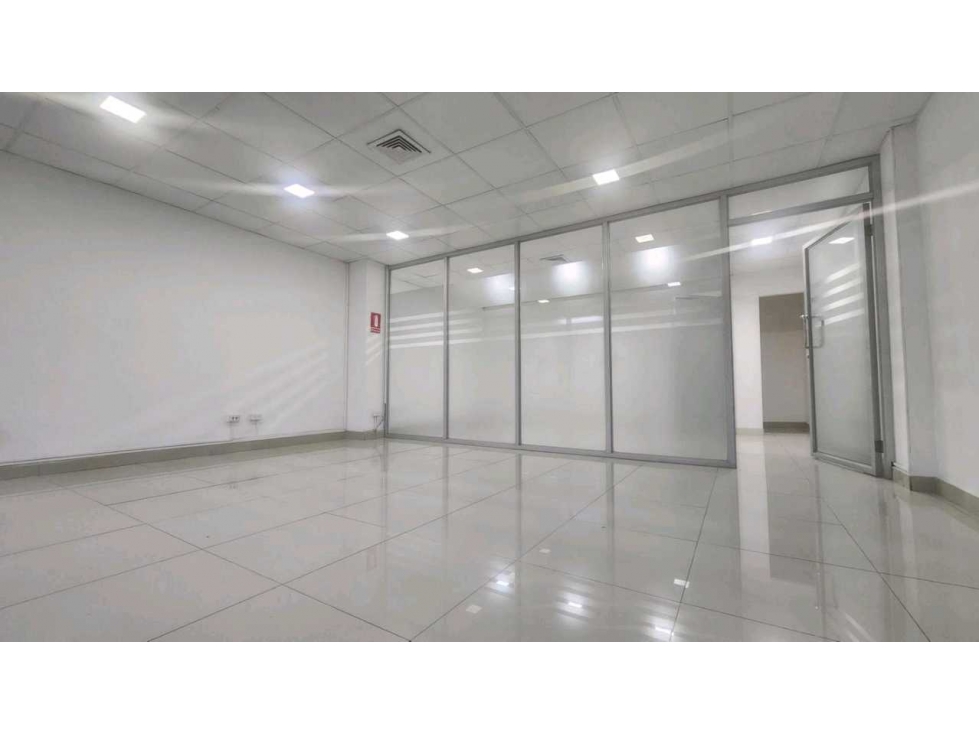 ALQUILER DE OFICINA AMOBLADA EN OBARRIO 60m — foto 2