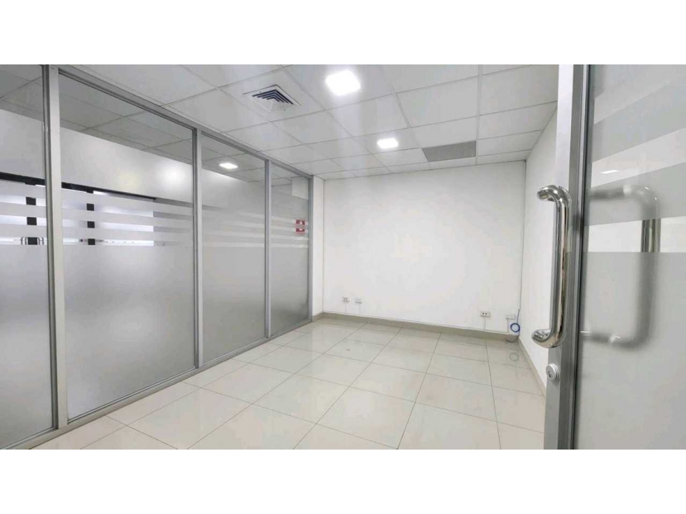 ALQUILER DE OFICINA AMOBLADA EN OBARRIO 60m — foto 5