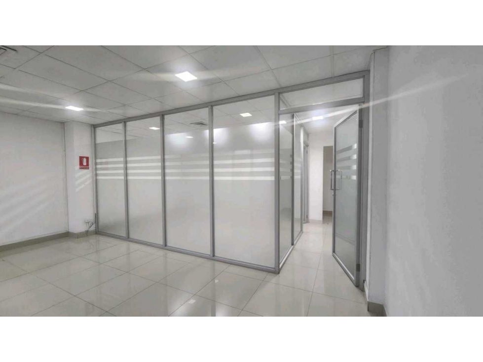 ALQUILER DE OFICINA AMOBLADA EN OBARRIO 60m — foto 4