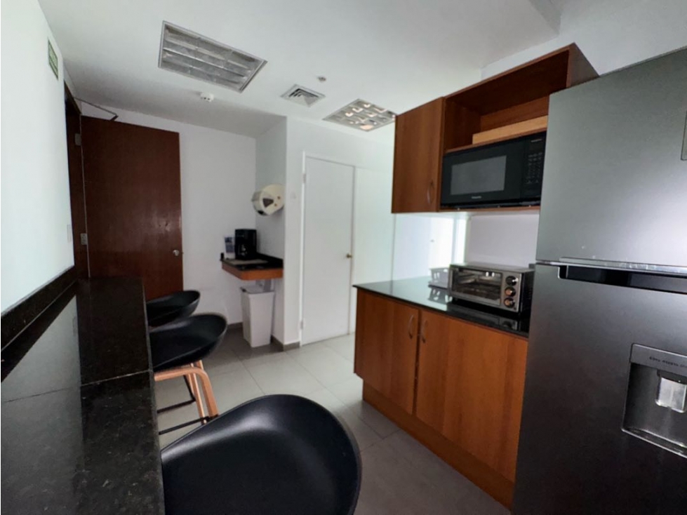 Alquiler de oficina amoblada en el edificio TORRE BANESCO | Marbella — foto 3