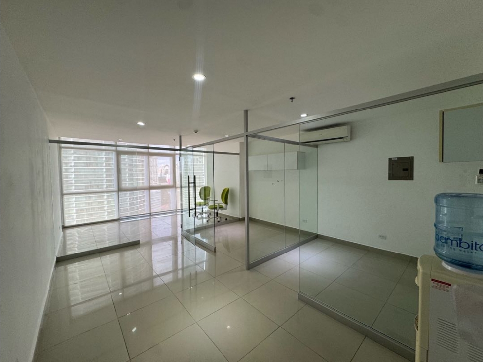 Alquiler y venta de oficina en el edificio COLORES DE BELLA VISTA