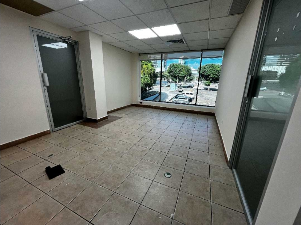 ALQUILER DE OFICINA EN OBARRIO EDIFICIO VICTORIA PLAZA 537m2 JP — foto 2