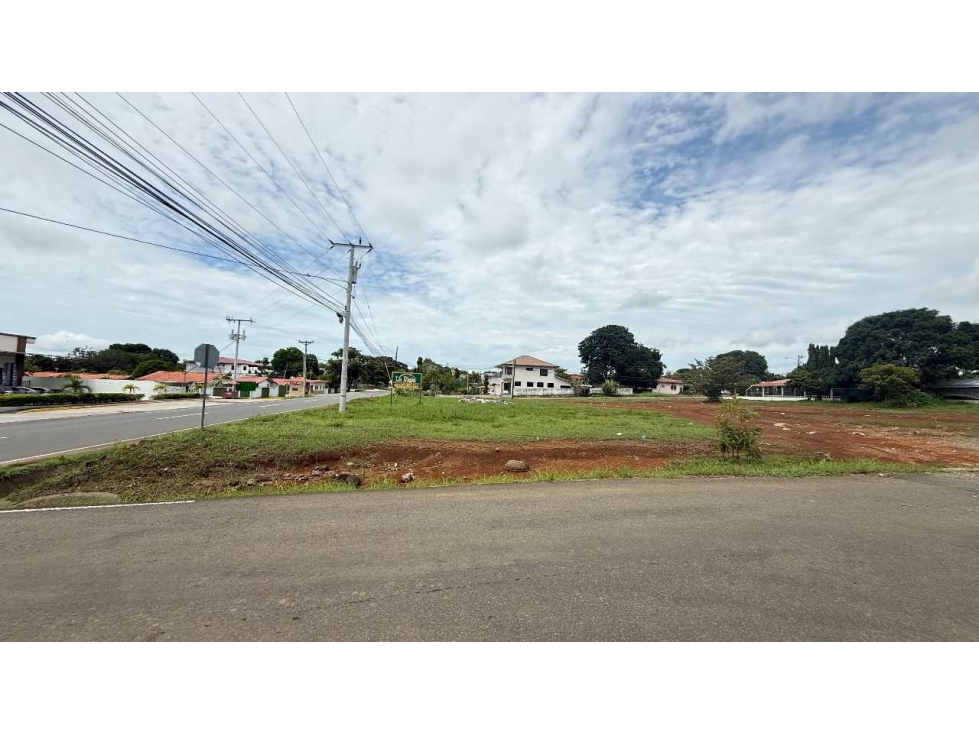 ALQUILER DE TERRENO COMERCIAL EN ALGARROBOS 3,600 METROS - 1