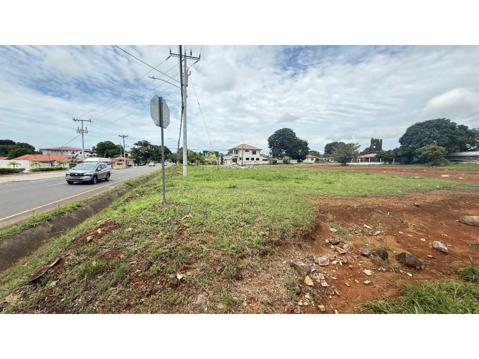 ALQUILER DE TERRENO COMERCIAL EN ALGARROBOS 3,600 METROS - 2