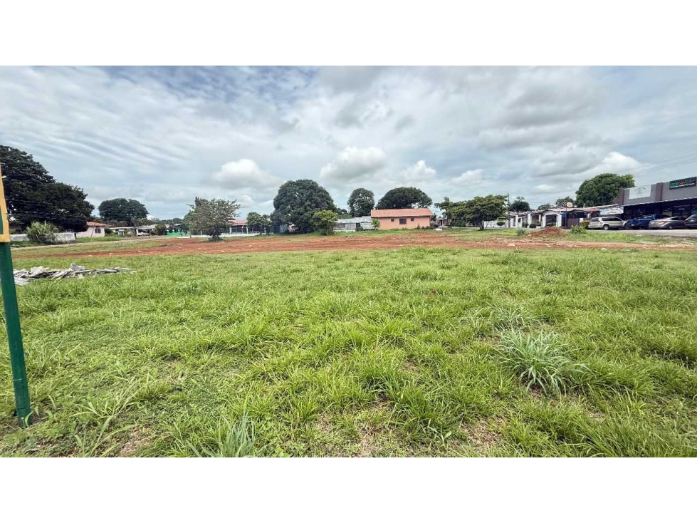 ALQUILER DE TERRENO COMERCIAL EN ALGARROBOS 3,600 METROS - 4