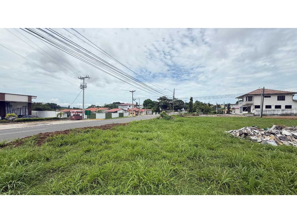 ALQUILER DE TERRENO COMERCIAL EN ALGARROBOS 3,600 METROS - 5