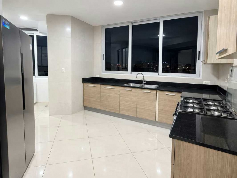 ALQUILER EN EL CANGREJO PH LUXOR 3R , CBE LINEA BLANCA LT. — foto 5