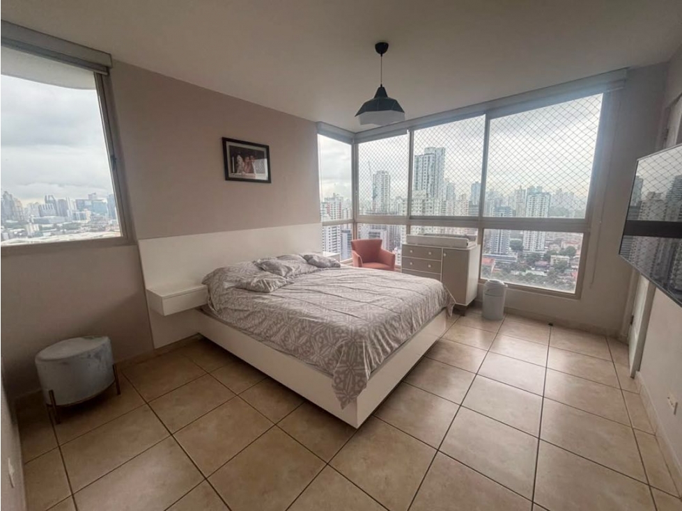 Alquiler en San Francisco Bay | 2 Recámaras | Remodelado | Piso Alto