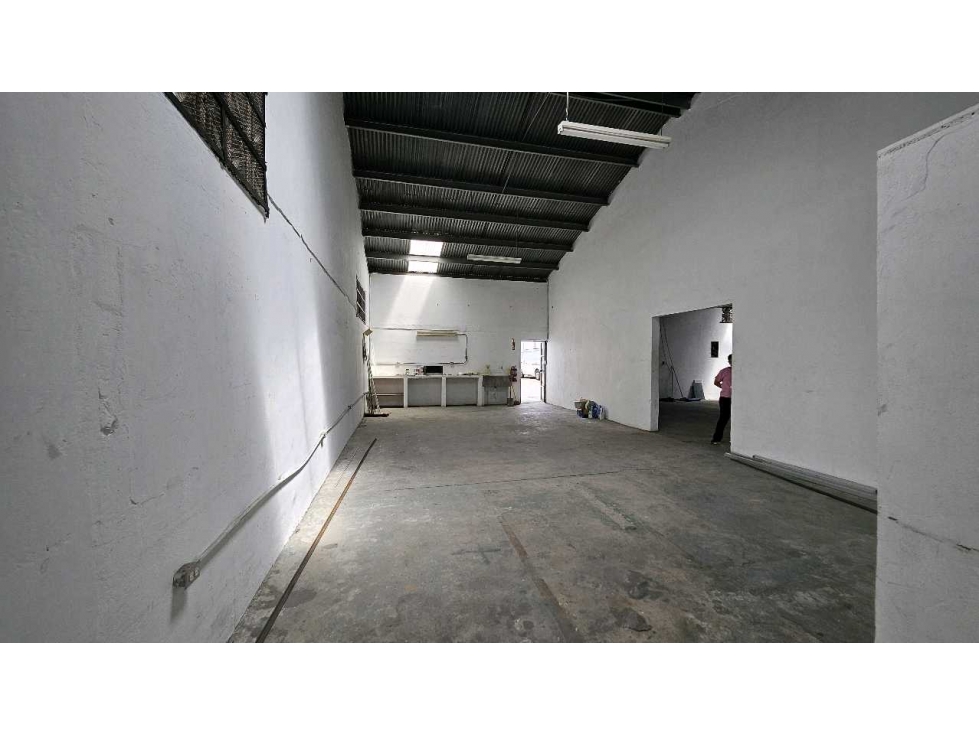 ALQUILER GALERA 536m2 EN LOS ANGELES MB — foto 4