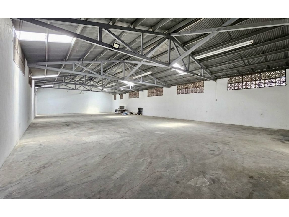ALQUILER GALERA 536m2 EN LOS ANGELES MB
