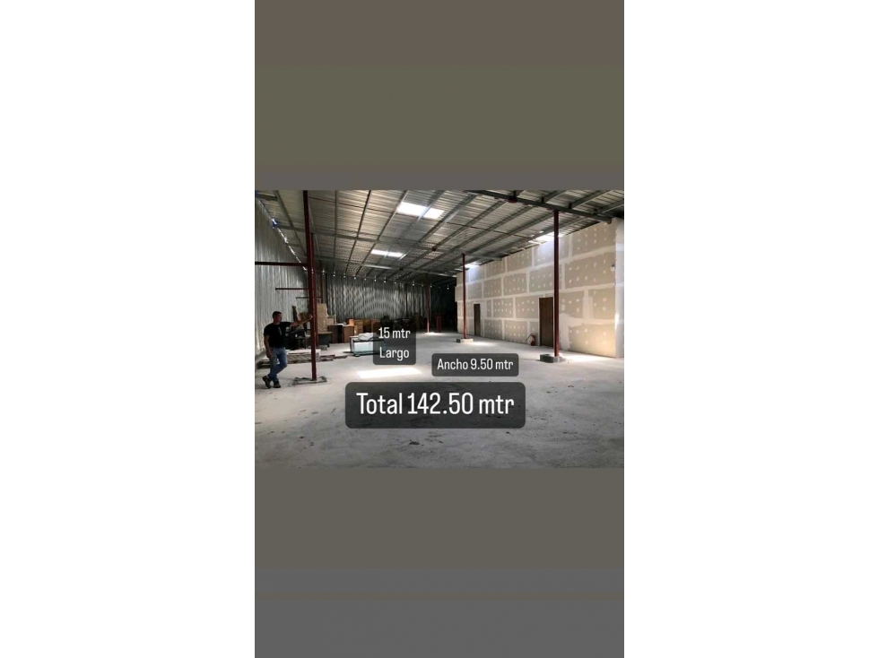 ALQUILER GALERA MAÑANITAS 24 DE DICIEMBRE 400 m2 - 2