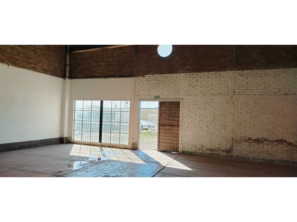 Galpón Comercial en Alquiler 200 m2 zona privilegiada de G.Cruz. - 3