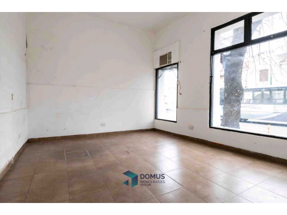 ALQUILER IMPORTANTE LOCAL COMERCIAL - AV. BELGRANO AL 400 - 4