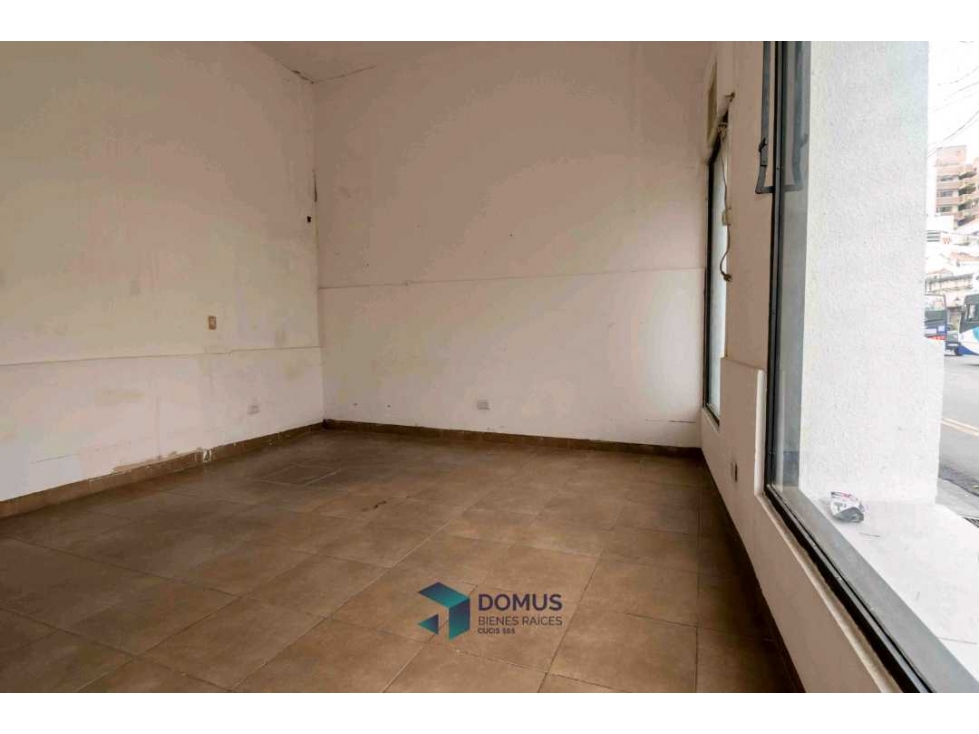 ALQUILER IMPORTANTE LOCAL COMERCIAL - AV. BELGRANO AL 400 - 5