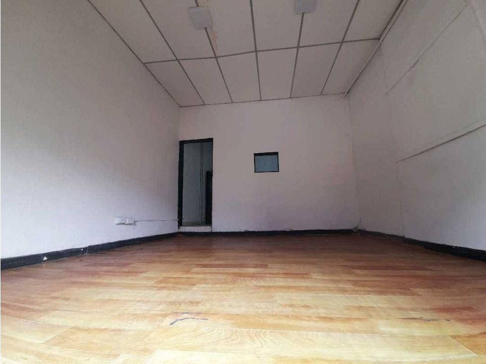 ARRIENDO LOCAL CENTRO MANIZALES PARA BARBERÍA O ALMACÉN | ARRIENDOS — foto 4