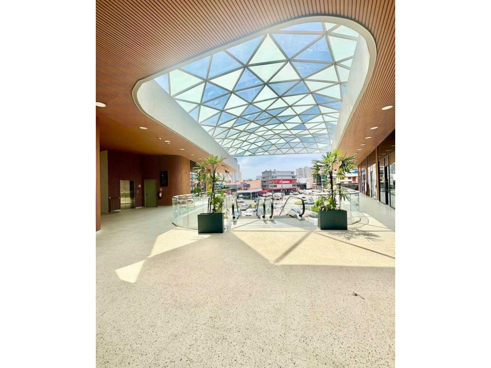 ALQUILER LOCAL COMERCIAL 1010.48 m2 EN PH PANAMA PLAZA LT.