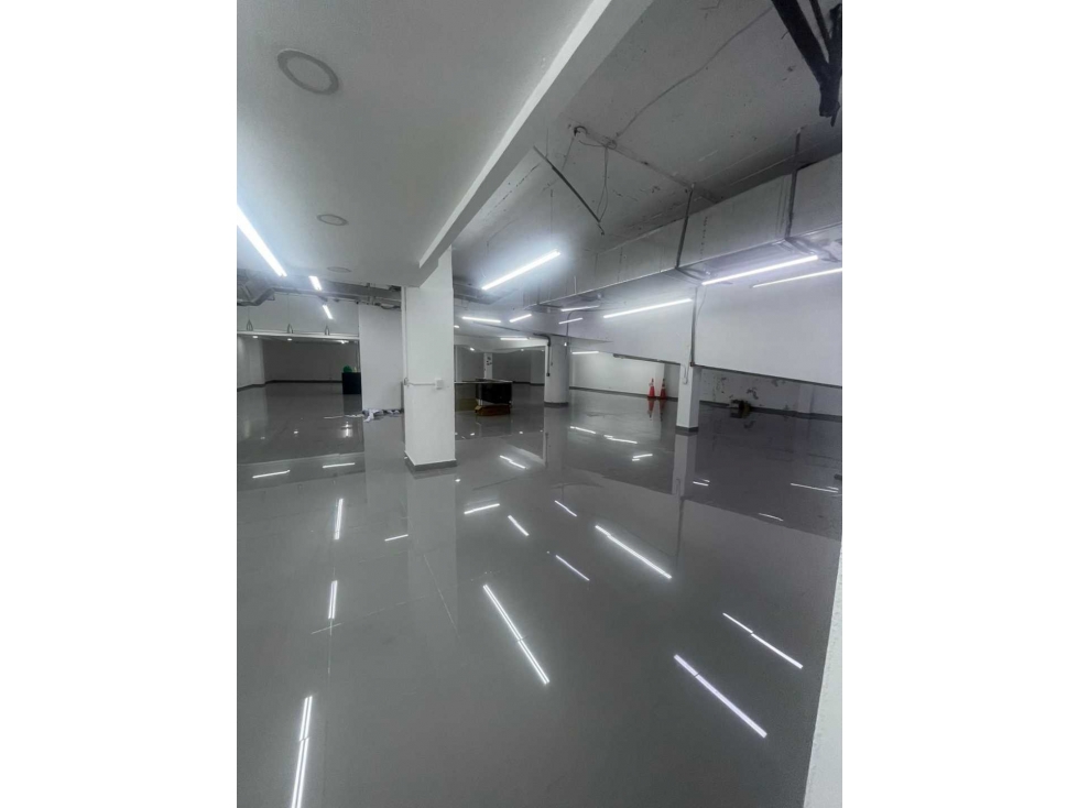 ALQUILER LOCAL COMERCIAL 2 PLANTAS EN VIA ESPAÑA NRR — foto 2